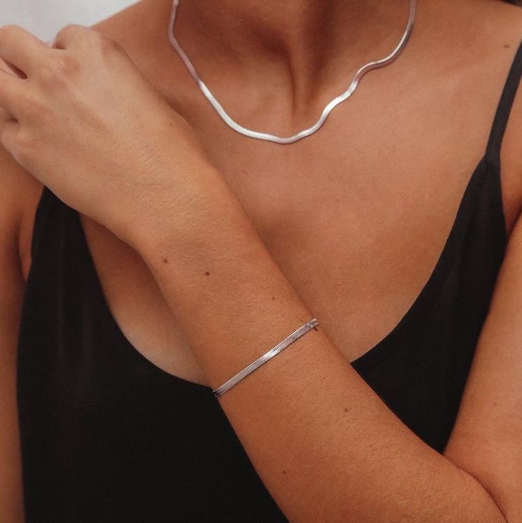 סט שרשרת + צמיד נחש בגוון כסף לנשים - תמונה 2