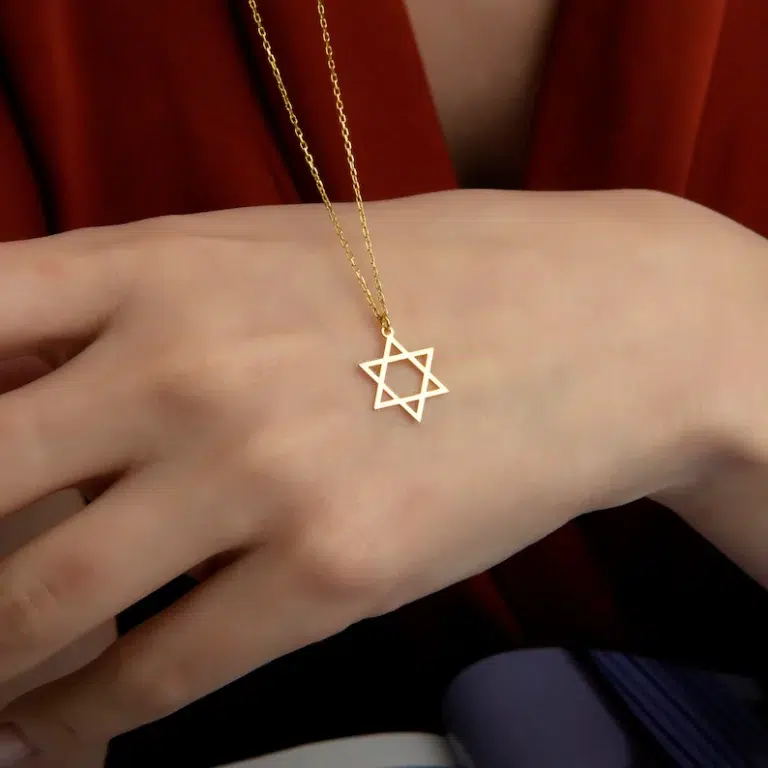 שרשרת מגן דוד עדינה בגוון זהב - תמונה 7