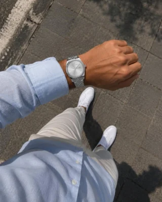 ⁨	🩶⌚ #RM8911 #Roberto_Marino

הבסט סלר עכשיו עם רקע כסוף מהפנט. ✨🤩

RM8911
שעון כסוף יוקרתי לגבר עם ספרות רומיות קלאסיות ועיצוב שפשוט אי אפשר להתעלם ממנו.

לוח תכלת שנותן טאץ’ ייחודי
נוכחות חזקה על היד
וסטייל שנראה מיליון דולר 👔🔥

אלגנטיות קלאסית עם וייב מודרני מדויק
עכשיו במחיר מדהים לזמן מוגבל בהחלט. 💥

🔥 רמת ביקוש שיא.
👑 הבחירה של גברים שאוהבים לבלוט.

זה לא עוד שעון.
זה סטייטמנט.

⚡️ לרכישה קלה ומהירה:
https://orlando.co.il/product/RM8911 

#MensWatch #LuxuryStyle #RomanNumerals⁩